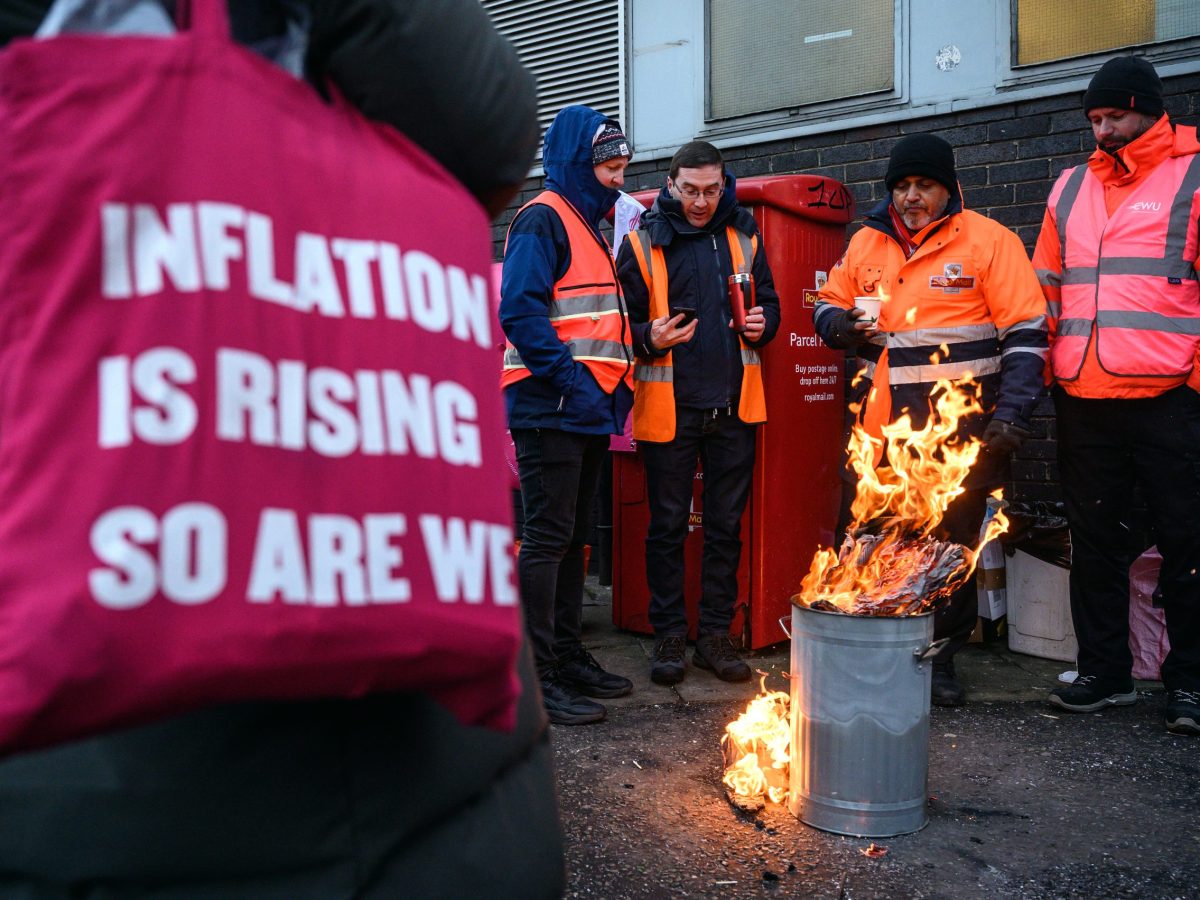 UK postal workers strike against Tory government’s handling of cost of living crisis